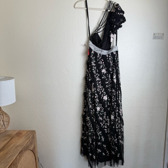 Mac DUGGAL Floral Embroidered One-Shoulder Gown - Picture 11 of 14